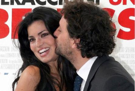 ASCOLTI TV DI MARTEDI 12 GENNAIO 2010: LA MOGLIE BELLISSIMA DI PIERACCIONI (24.04%) METTE K.O. IL FIGLIO DI BUZZANCA (18.73%). NUOVO RECORD (25.55%) PER I TRONISTI OLD