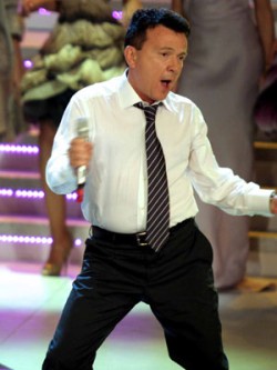 PER PUPO NESSUNA CANZONISSIMA. IL CANTANTE SOSTITUITO ANCHE A REAZIONE A CATENA.