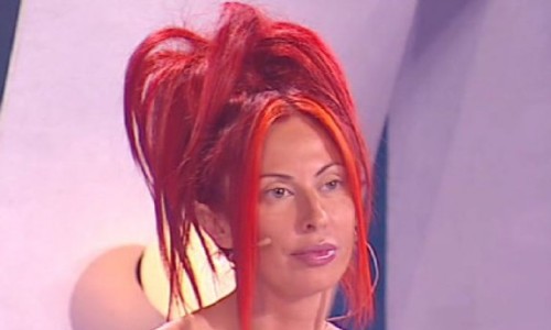 ASCOLTI TV DI DOMENICA 23 MAGGIO 2010: TUTTI PAZZI PER AMORE VINCE COL 20% LA SERATA. I DELITTI DEL CUOCO SI ACCONTENTA DEL 14%. PUPE E SECCHIONI AL 15%. BENE IL GIRO D’ITALIA