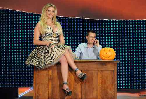 BOOM! E’ SCOPPIATA UNA TETTA ALLA PUPA FRANCESCA CIPRIANI.