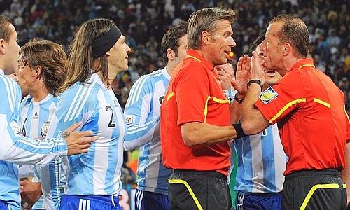 ASCOLTI TV DI DOMENICA 27 GIUGNO 2010: ARGENTINA-MESSICO DOMINA LA SERATA COL 40% DI SHARE. IL GP D’EUROPA AL 47%. OMNIBUS WEEKEND AL 6.52%.