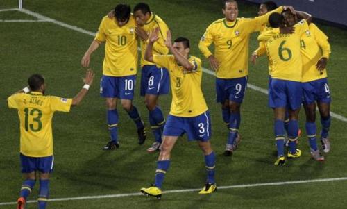 ASCOLTI TV DI LUNEDI 28 GIUGNO 2010: IN 7MLN E MEZZO (31.98%) PER BRASILE-CILE. A GENTILE RICHIESTA AL 16% CON LE NEWS SU TARICONE