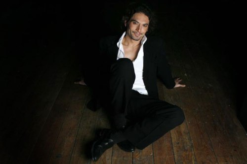 INTERVISTA A GRAZIANO GALATONE: IL RENZO DEI PROMESSI SPOSI DI GUARDI’ TRA L’EMOZIONE DEL DEBUTTO E IL DISINCANTO VERSO LA NUOVA TV DEI FINTI TALENTI