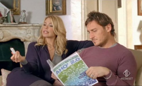 ILARY BLASI, DA TELEDIVA A RAGAZZA DELLA PORTA ACCANTO: QUANDO LO SPOT UMANIZZA IL VIP