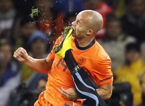 ASCOLTI TV DI MARTEDI 6 LUGLIO 2010: LA SEMIFINALE DI SUDAFRICA 2010 URUGUAY-OLANDA SFONDA IL MURO DEI 10 MILIONI COL 43.03% DI SHARE. TG LA7 DELLE 20 AL 4.8%.