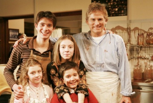 ASCOLTI TV MARTEDI 14 LUGLIO 2010: VINCE IL MEDICO IN FAMIGLIA (E IN REPLICA), BENE TUTTE LE ALTRE RETI TRANNE CANALE5 (12%).