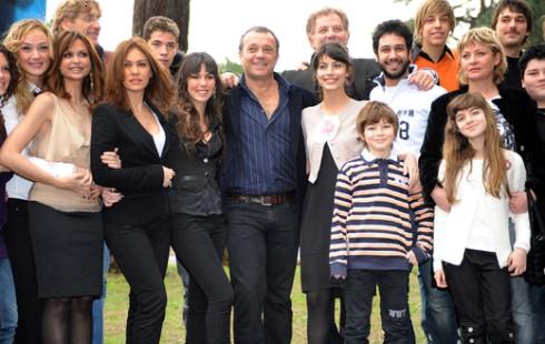 CANALE5 SOSPENDE ANCHE I CESARONI: DA LUNEDI FILM TV PRIMA DEL TG5