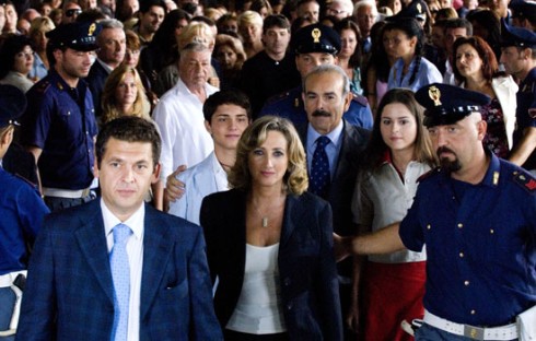 ASCOLTI TV DI VENERDI 6 AGOSTO 2010: TESTA A TESTA TRA LA LEGGENDA DELLA SIRENA E IL CORAGGIO DI ANGELA. SU RAI1 DA DA DA SFIORA IL 27%, REAZIONE A CATENA VOLA OLTRE IL 30%