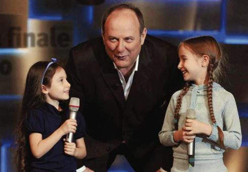 IO CANTO, IL MIGLIOR PROGRAMMA DEL BISCIONE DEGLI ULTIMI ANNI PAGA LO SCOTTO DELLA COPIA