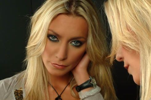 TORNA UOMINI E DONNE E POMERIGGIO SUL 2 CORRE AI RIPARI: LA BALIVO OSPITA KARINA CASCELLA.