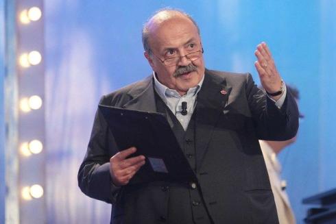 MAURIZIO COSTANZO A DM: “MARIA, PARTI LENTA”. E ANNUNCIA L’ARRIVO DELLA POLITICA A BONTA’ LORO