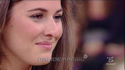 AMICI: ARRIVA IL DEL BUFALO-PENSIERO. LA NEO-TITOLARE DIANA OSCURA PERSINO LA DIVINA COMMEDIA. CI E’ O CI FA? (FOTOGALLERY)