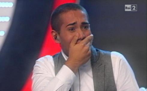 X FACTOR 4, QUINTA PUNTATA. ELIO TIRA FUORI L’ALDO BUSI CHE C’E’ IN LUI