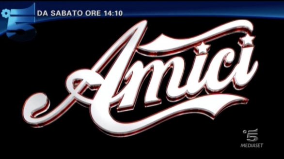AMICI RIPARTE DA MARCO CARTA, ALESSANDRA AMOROSO ED EMMA MARRONE. OGGI IL DEBUTTO: DUE TALENT IN UNO.
