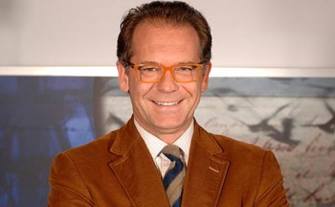 CECCHI PA(V)ONE ORA DIVULGA GOSSIP: “HO AVUTO UNA STORIA D’AMORE CON UN CALCIATORE DI SERIE A”