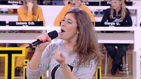 AMICI 10: LA DEL BUFALO-MANIA INFASTIDISCE ANNALISA. STEFAN VINCE CONTRO GIUSEPPE.