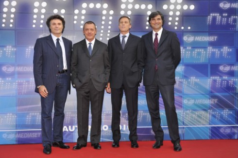 ANALISI AUDITEL OTTOBRE 2010: ALLARME ROSSO PER CANALE5 (-1.74% IN PRIME TIME). IN CALO MEDIASET, CRESCE LA RAI GRAZIE A RAI2 (+0.48% IN PRIME TIME) E AI CANALI DIGITALI