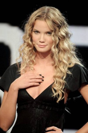 WILD OLTRENATURA: IL FASCINO SELVAGGIO DELLA NATURA TORNA AD ACCENDERSI SU ITALIA1 CON FIAMMETTA