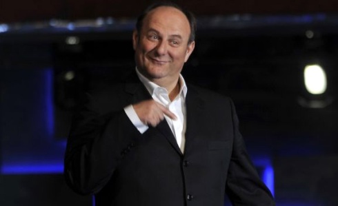 ASCOLTI TV VENERDI 12 NOVEMBRE 2010: FERMI TUTTI IO CANTO (20.40%) BATTE I MIGLIORI ANNI (19.85%)