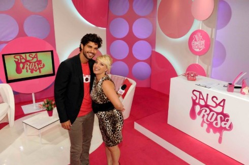 SALSA ROSA, DUE ORE DI RISATE CON KATIA FOLLESA E BRUNO CABRERIZO SU COMEDY CENTRAL.
