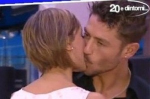 UOMINI E DONNE: FEDERICO SCEGLIE YLENIA TRA LE ACCUSE DI TINA E GIANNI SPERTI.