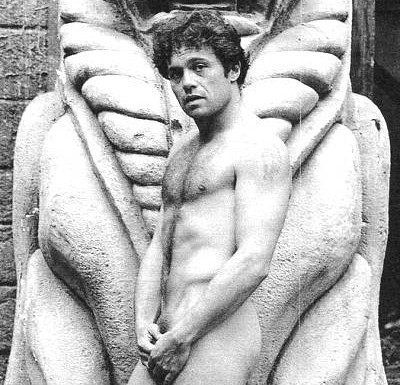 FERMI TUTTI. ANCHE CANALE 5 INAUGURA IL TEST D’INGRESSO: BASTERA’ IL FASCINO DI AMENDOLA PER SUPERARLO?