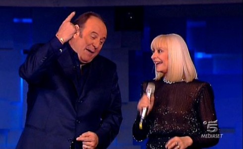 ASCOLTI TV DI SABATO 11 DICEMBRE 2010: VINCE LA FINALE DI IO CANTO CON 4,5 MLN, I MIGLIORI ANNI A 4,2 MLN