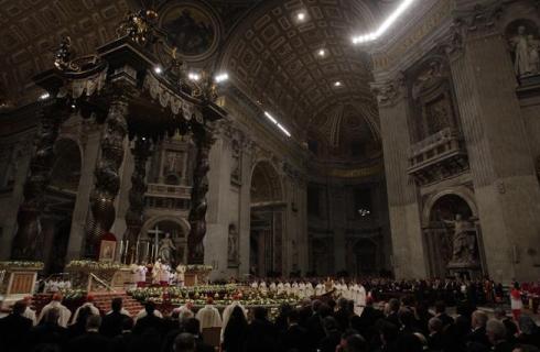 ASCOLTI TV DI VENERDI 24 DICEMBRE 2010: IN 2,5 MLN (15.56%) PER LA SANTA MESSA. IL CONCERTO DI NATALE NON VA OLTRE L’8%, CANALE 5 AL 16.44%.