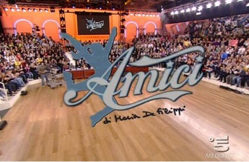 AMICI 10: ACCEDONO AL SERALE GIULIA, DIANA E ANNALISA. SEMAFORO ROSSO PER VITO, ANDREA E VIRGINIO.