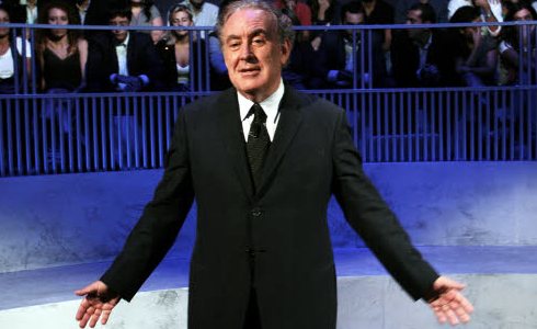 ASCOLTI TV DI GIOVEDI 16 DICEMBRE 2010: RECORD PER ANNOZERO (23.58%) CHE SUPERA LE REPLICHE DI DON MATTEO (20.44% – 21.23%). CANALE5 CROLLA CON LA FINALE DELLA MEDIAFRIENDS CUP (10.39%).