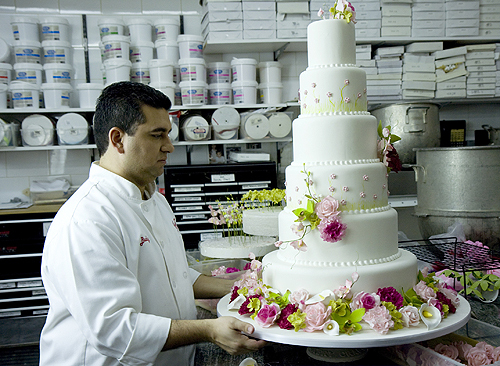 IL BOSS DELLE TORTE: BUDDY CON LE SUE STRABILIANTI CREAZIONI TORNA DA STASERA SU REAL TIME