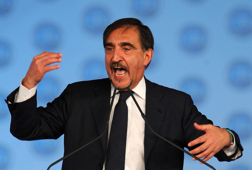 ANNOZERO DI PIOMBO. LA RUSSA SE LA PRENDE CON UNO STUDENTE E DI PIETRO LO MANGANELLA: SEI UN FASCISTA (VIDEO)