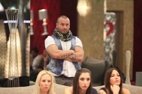 GRANDE FRATELLO BOOM BOOM! L’EDITORE NON PUO’ PIU’ CHIUDERE UN OCCHIO DAVANTI AL CAPOLAVORO DEL TRASH