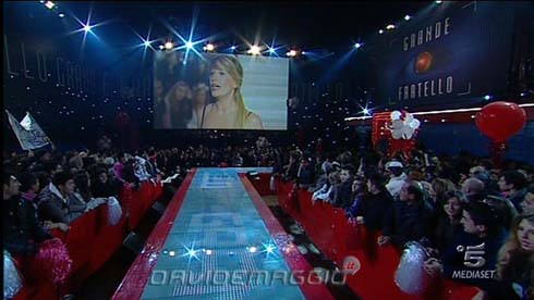 GRANDE FRATELLO 11: LA PANTOMIMA DEI DILETTANTI ALLO SBARAGLIO CHE NON RIESCONO AD ENTRARE NELLA CASA