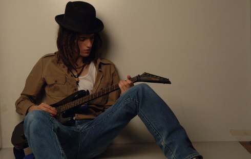 SANREMO 2011: MICAELA, MARCO MENICHINI, BTWINS, ANANSI, SERENA ABRAMI E RAPHAEL GUALAZZI FINALISTI DELLA SEZIONE GIOVANI.