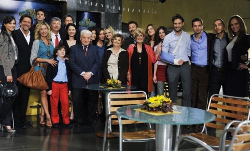 CENTOVETRINE COMPIE 10 ANNI: OGGI PUNTATA SPECIALE CON IL RITORNO DI PERNARELLA, MACCAFERRI E FAZZOLARI.