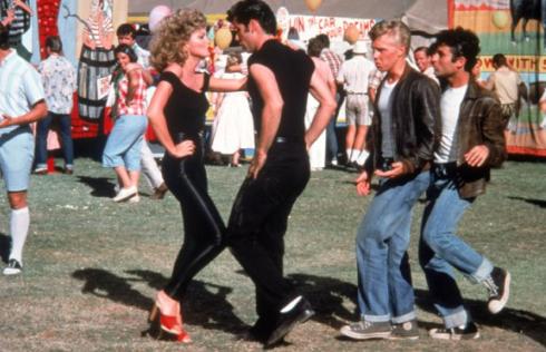 ASCOLTI TV DI SABATO 1 GENNAIO 2011: GREASE E MAMMA HO PERSO L’AEREO HANNO LA MEGLIO SU 24MILA VOCI. 2,3 MLN PER AMICI