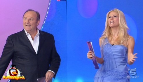 ASCOLTI TV DI MERCOLEDI 5 DICEMBRE 2011: PAPERISSIMA CON 6,2 MLN (24.60%) STRAPAZZA I VICERE’ FERMI A QUOTA 3,9 (16.12%). IN SECONDA SERATA BOOM PER KALISPERA CON 2,3 MLN (20.60%).