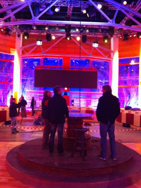 ET VOILA’! ECCO LA NUOVA SCENOGRAFIA DI AFFARI TUOI.