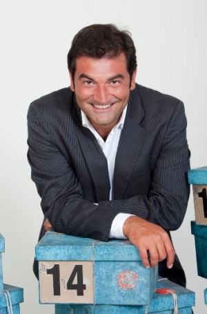 AFFARI TUOI: DA QUESTA SERA RAI 1 APRE I PACCHI. ROMPERA’ ANCHE LE SCATOLE A STRISCIA?