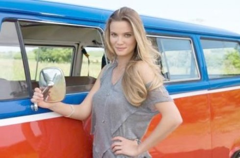 BOOM! FIAMMETTA CICOGNA IN POLE PER ‘TAMARRI ON THE ROAD’