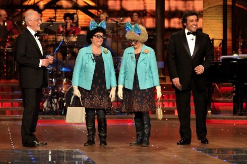 ASCOLTI TV DI SABATO 12 FEBBRAIO 2011: L’ULTIMA DI ATTENTI A QUEI DUE (4,2 MLN-18.38%) ACCORCIA LE DISTANZE SU LA CORRIDA (4,6 MLN-20.69%). ROMA-NAPOLI SU PREMIUM A 1,2 MLN