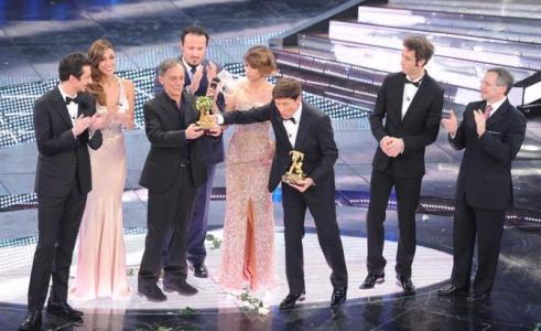 LE PAGELLE DEL FESTIVAL DI SANREMO 2011. PROMOSSI VECCHIONI E BENIGNI, BOCCIATI GLI OSPITI E LA CONDUZIONE DI MORANDI