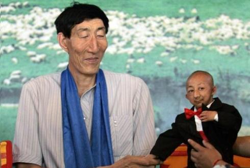 CANALE 5 ANTICIPA LO SHOW DEI RECORD (DAL 15/3) E LA MINISERIE CON RAOUL BOVA. I RIS DA FINE MARZO