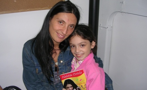 Arrestata la madre di Adelaide Ciotola: truffava in tv fingendo malattia rara della bambina.