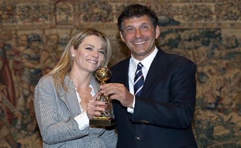 PREMIO TV 2011 – TUTTI I VINCITORI: RAI 1 DOMINA, NESSUN PREMIO PER VIENI VIA CON ME