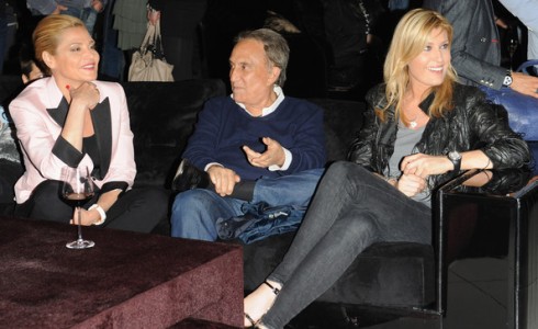 SIPARIO SULL’ISOLA DEI FAMOSI: PER IL TG4 “SUPER SIMO CONTINUA AD ARRANCARE”