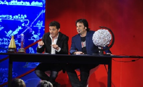 FENOMENAL: TEO MAMMUCARI E MAGO FORREST GIOCANO CON LA SCIENZA DA STASERA SU ITALIA 1