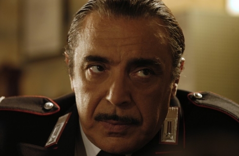 FICTION: BEPPE FIORELLO SARA’ CARUSO,  SI PREPARA “IL CACCIATORE” SULLA ‘NDRANGHETA