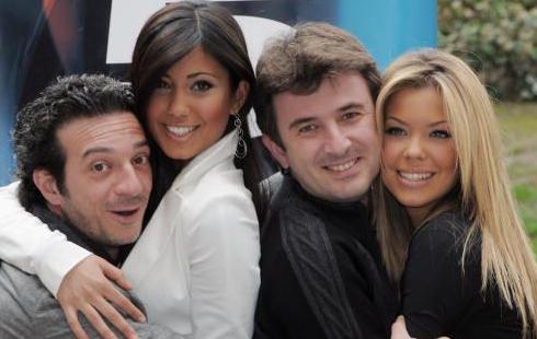 FICARRA E PICONE TORNANO SUL BANCONE DI STRISCIA LA NOTIZIA. CONTINUA LA POLEMICA CONTRO L’USO DEL CORPO DELLA DONNA